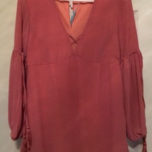 Short dress with tie peasant sleeves in mauve pink